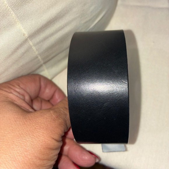 J Crew Single Prong Black Leather Belt Womens M Adjustable Classic Minimialistic - Picture 9 of 9